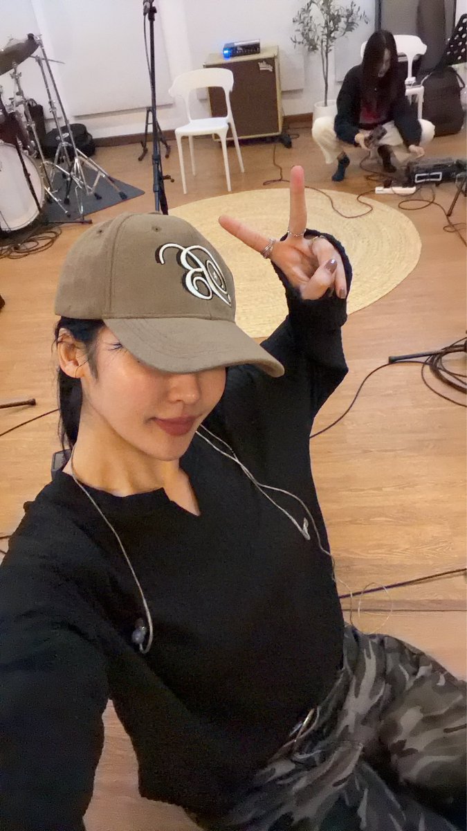 calledmemyyuk's tweet photo. วันนี้ซ้อมเสร็จแล้วค้าบ ขอกำลังใจจาก Charmers หน่อยได้ไหมคั้บ 🥹✨ ตื่นเต้นจังอยากให้ทุกคนได้ดูแล้ว 🥺💙🪩✨ #Charmers #MyyuKhawisara #MYYUsBDCelebration https://t.co/D3m4wsyoJ6