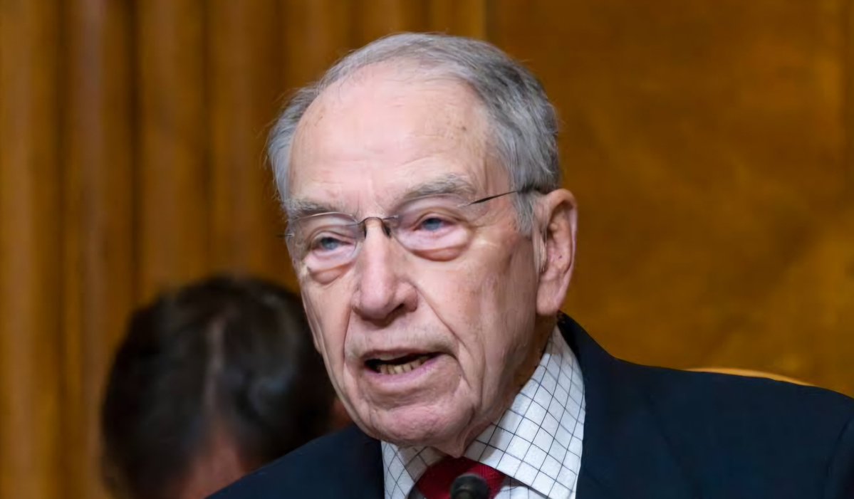 RealHickory's tweet photo. Senate Judiciary Chair Chuck Grassley wants an apology from Jack Smith on the behalf of GOP committee?

How about prosecuting him with Sedition instead? https://t.co/QHyTTGzGsp