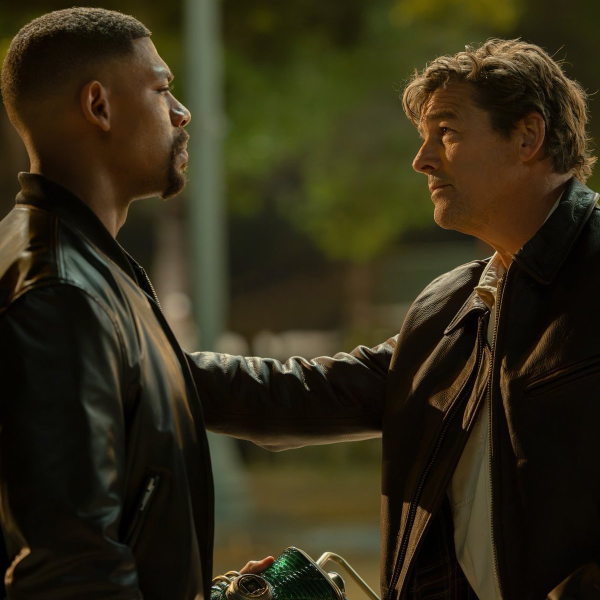 SuperSagaNews's tweet photo. 'Lanterns' episode 8 attracted 10.5M global viewers in its first three days, marking a new series-best

Averaging 19.3M global viewers and growing for the overall season

Season 2 renewal is pending

(@DEADLINE | https://t.co/utTU7T4pGv) https://t.co/HFtkauZhTT