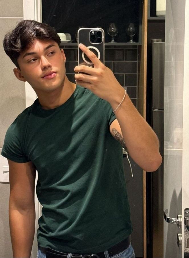 Galaxy_caian's tweet photo. Oieee gente muito obrigado pelos 229 seguidores em 1 dia!! E pelas 114mil Visualizações no meu post!! https://t.co/pXg9Lj683X