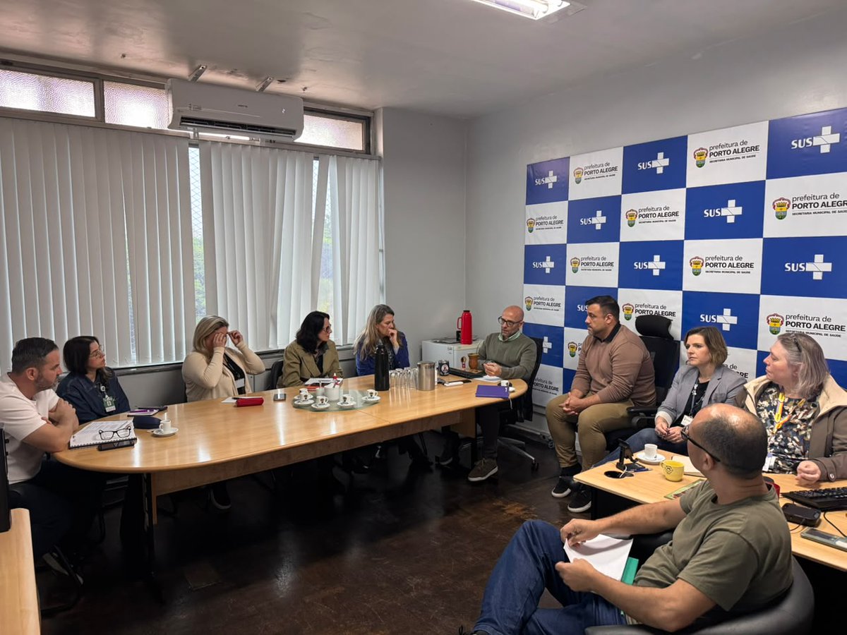 saudepoa's tweet photo. 📌 Na manhã desta quinta-feira, 8/10, representantes dos cursos da área da saúde de universidades da Capital para discutir estratégias de qualificação das solicitações de exames laboratoriais na rede municipal.

⏩ Leia em: https://t.co/WU2uLNpqbT https://t.co/ftzErH9KUb