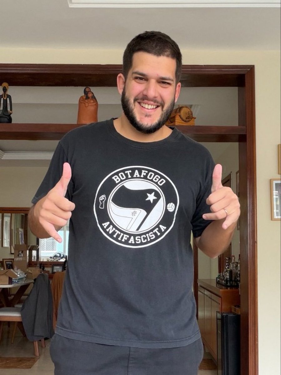 mumoretto21's tweet photo. @pedrocertezas "amigos de direita"...

VAI TOMAR NO TEU C* VAI KKKKKK

VOCÊS, COM ESSE DISCURSINHO BOSTA DE FASCISMO DERAM A ELEIÇÃO PRO FLÁVIO.

Se virem agora, bunda moles! https://t.co/NA64oaigtQ