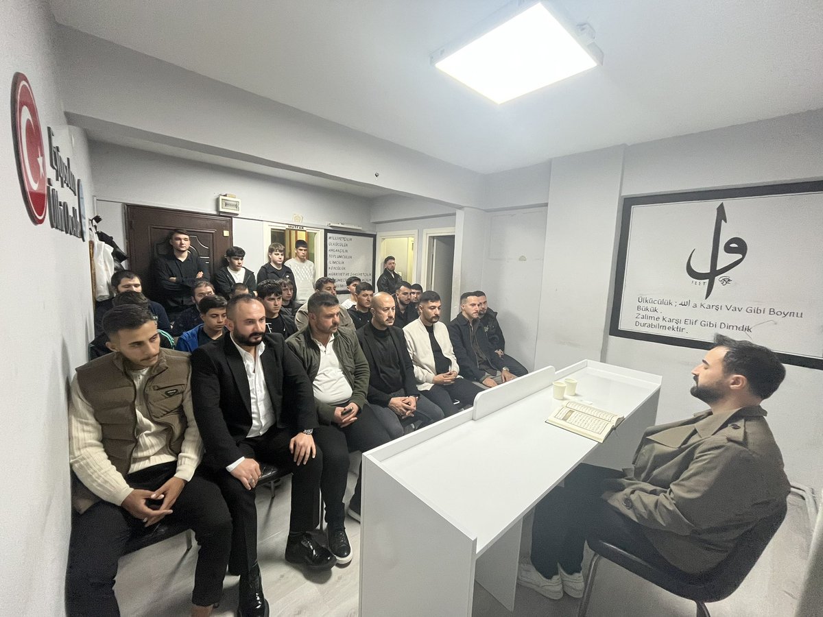 EyupsultanUlku's tweet photo. Eyüpsultan Ülkü Ocakları olarak her perşembe düzenlediğimiz Kuran-ı Kerim tilavetimizi gerçekleştirip, Peygamber efendimizin (s.a.v), Başbuğumuzun ve Şehitlerimizin ruhuna hediye eyledik. 

Allah birlik ve beraberliğimizi daim eylesin. 
Var Olsun Ülkü Ocakları 🇹🇷🇹🇷

@Aalparslandogan 
@MuratYukselMY 
@SametKaragl25