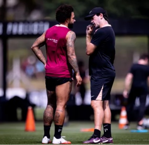 diogodantas's tweet photo. Bastidores: Memphis Depay foi contra demissão de Diniz no Corinthians e creditou ao técnico decisão sobre renovação. Atacante acreditava em virada com sequência ao lado de Yuri e Garro e viu atitude da diretoria como precoce + https://t.co/2CGHrdx3VM
