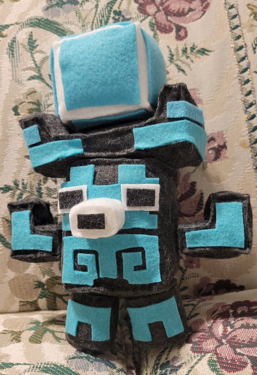 AidanVEnki1's tweet photo. The MCD2 Echo Golem, now an adorable plush!! Perhaps they'll guide us to the Otherside soon!
#Minecraft #MinecraftDungeons2 https://t.co/q53kdOg4EK