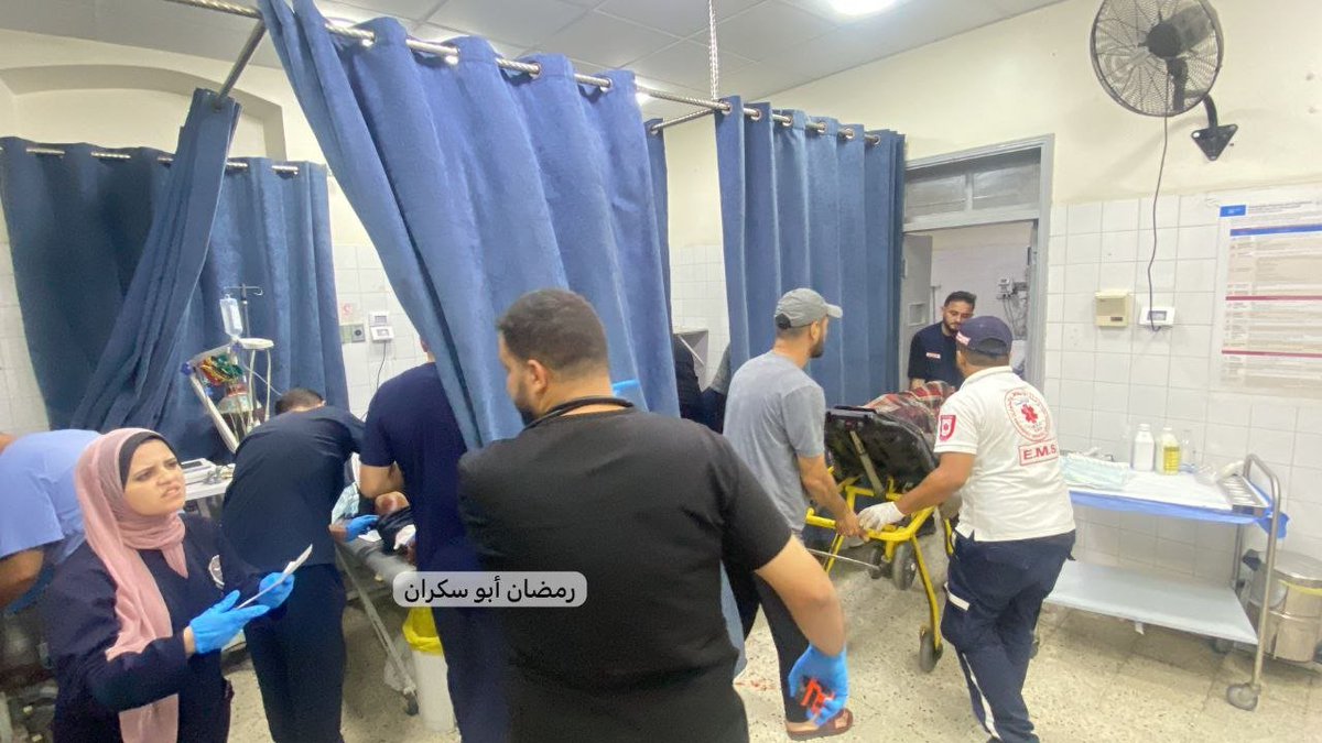 AnasAlSharif0's tweet photo. عاجل
شهيد طفل ومصابون في حالة خطيرة في استهداف مربع سكني في حي الصبرة جنوبي مدينة غزة https://t.co/fvMaCqGeSy