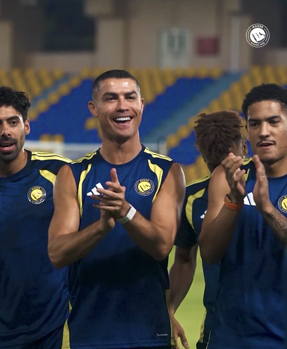 ALMRISEUL's tweet photo. سجل يا تاريخ

في #النصر يتم الإحتفال ببطولة #خليجي27 بعد غياب 23 سنة عن البطولات للمنتخب السعودي بحضور ملك لعبة كرة القدم و الركيزة الأساسية لمشروع الدوري السعودي 
كريستيانو رونالدو دوس سانتوس أفيرو https://t.co/CsxENqhUaj