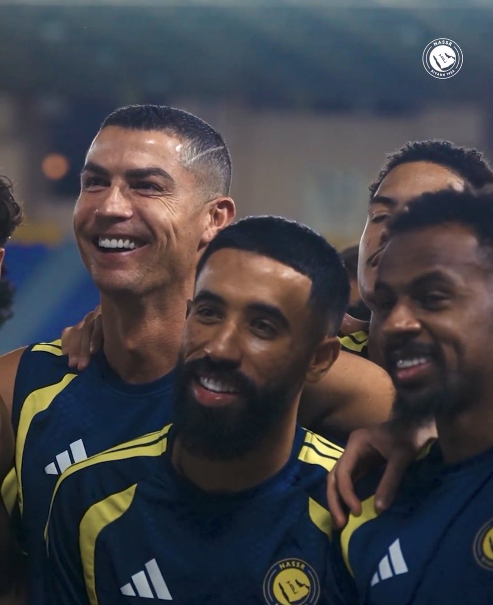 ALMRISEUL's tweet photo. سجل يا تاريخ

في #النصر يتم الإحتفال ببطولة #خليجي27 بعد غياب 23 سنة عن البطولات للمنتخب السعودي بحضور ملك لعبة كرة القدم و الركيزة الأساسية لمشروع الدوري السعودي 
كريستيانو رونالدو دوس سانتوس أفيرو https://t.co/CsxENqhUaj
