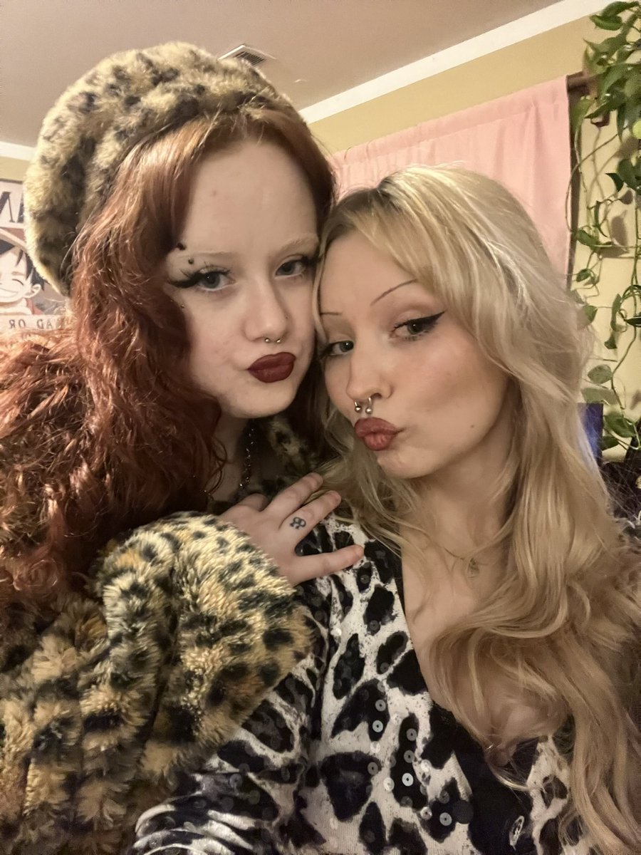 matchablossomer's tweet photo. happy #InternationalLesbianDay to my wife. almost 5 years with you @danonluvr i love u 5ever ♡ https://t.co/VZmM9BDOUK