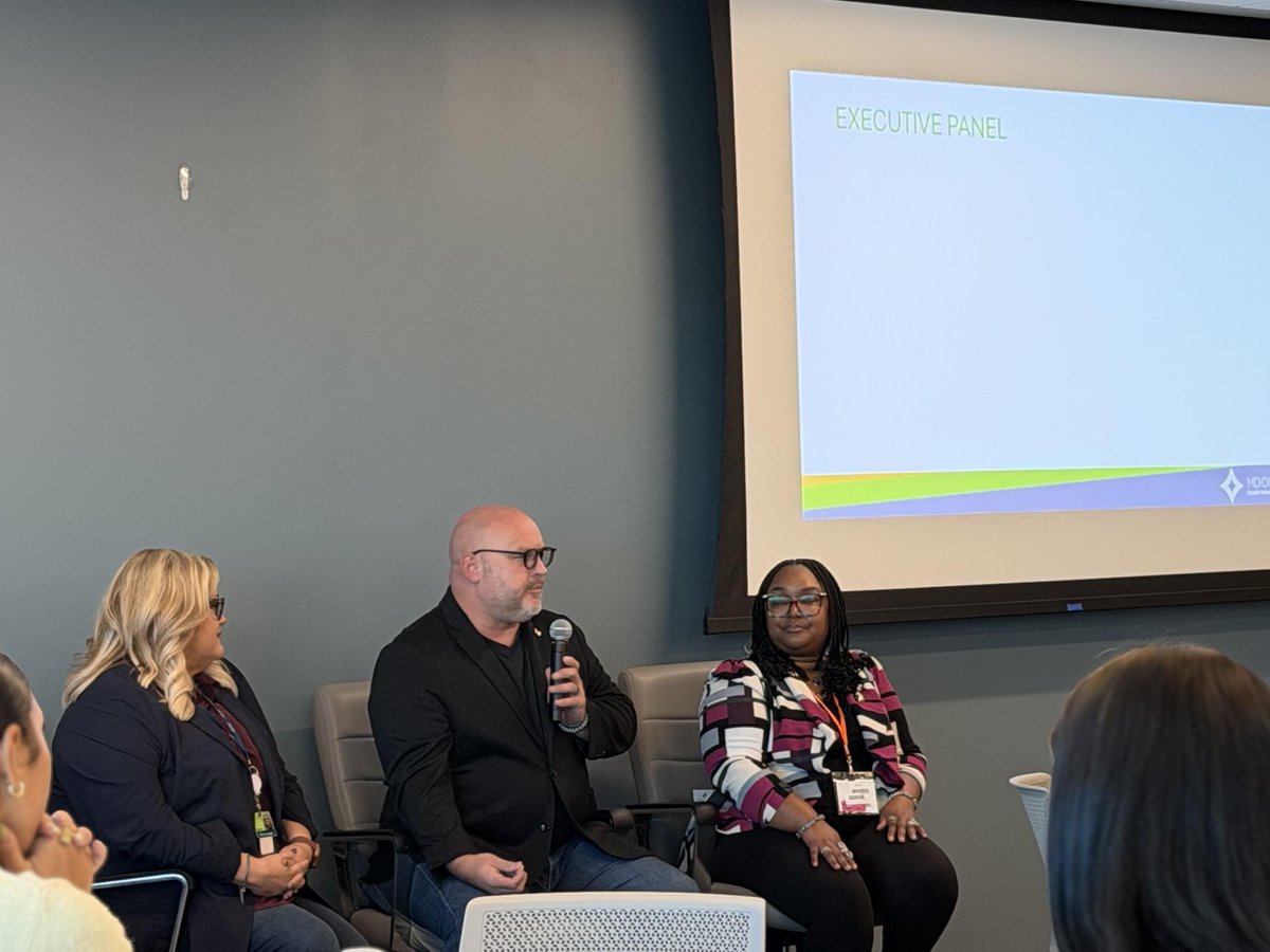 ESFCU's tweet photo. Several of our Ambassadors recently attended Momentum 2026, the MD|DC Credit Union Association’s Young Professionals Summit, a two-day conference that brought together emerging credit union professionals from across the region for leadership development, networking and more. https://t.co/9TdZyMXFEM