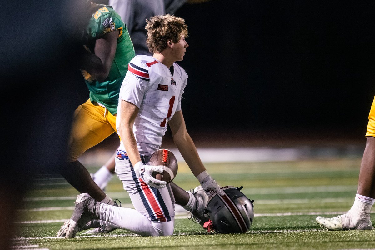 HunterMunsonOC's tweet photo. Ducks vs. Buckeyes game pics #uno #juicecounty #ocfootball https://t.co/EutE4Qf5qU