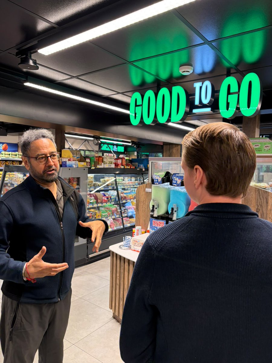 ACS_LocalShops's tweet photo. Great to host @JoshReynoldsSL6 MP at @roliranger store in Ascot. Store visits are an important opportunity for MPs to hear directly from retailers about the realities of running &amp;investing in local shops, including challenges they face from rising employment costs &amp;business rates https://t.co/W9gbwq2nHG