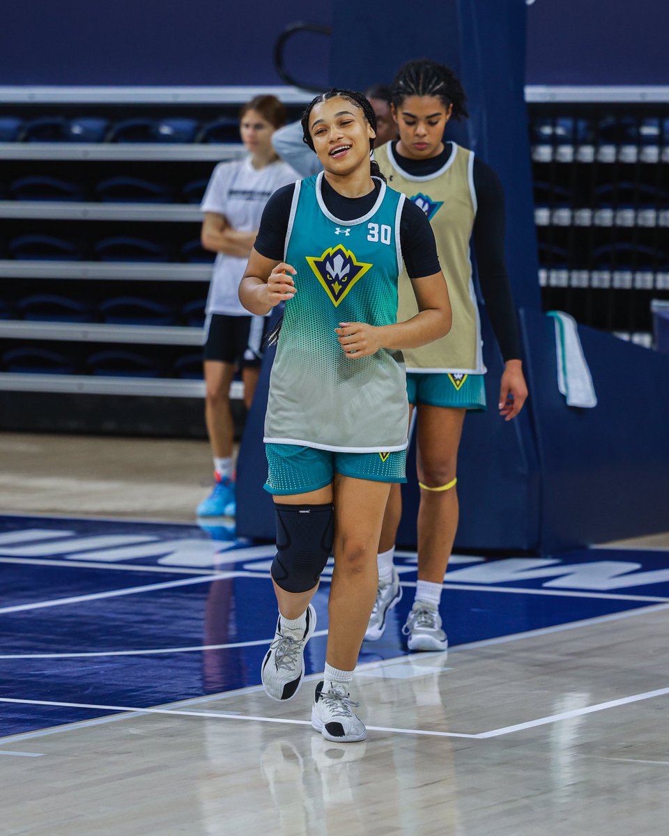 uncwwbb's tweet photo. wishing a happy birthday to Tiara Thompson ππ
#SeahawkBasketball https://t.co/NvsyVwhXMs