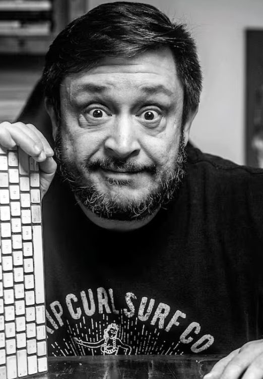 Miss_Peruu's tweet photo. Los medios van a seguir tapando lo de Hernan Casciari? O van a contar como se la puso a varios “inversores” que lo están denunciando por presunta estafa? https://t.co/0JRLruThbv
