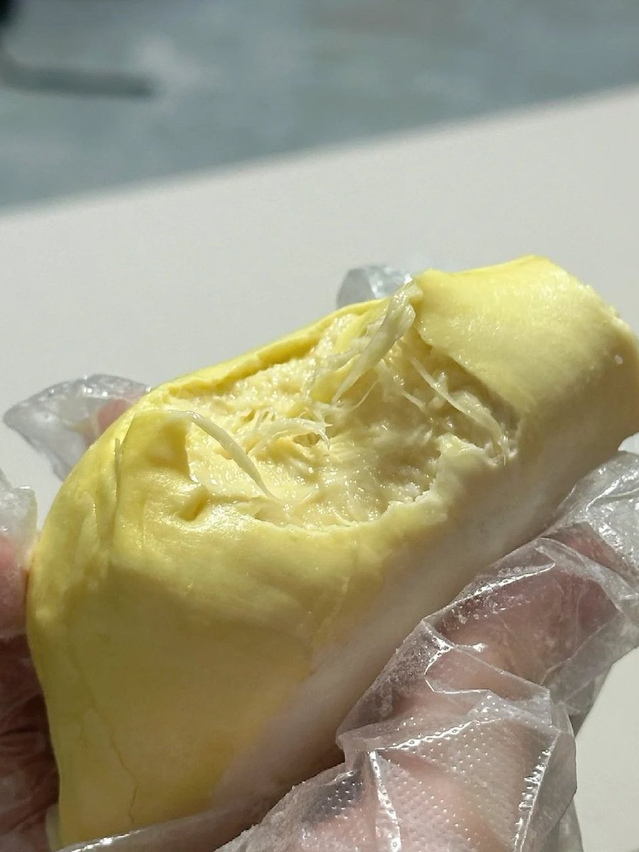 Ranjit85037883's tweet photo. Do you want to try my durian? https://t.co/r6hW6iY6Uu