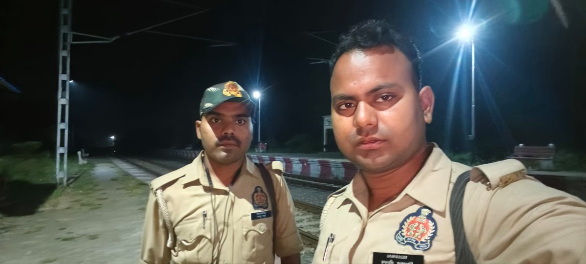 balliapolice's tweet photo. #रात्रि_गश्त_व_चेकिंग #SPBallia के निर्देशन में जनपद में शांति,सुरक्षा एवं कानून व्यवस्था बनाए रखने के दृष्टिगत #Ps_रेवती पुलिस द्वारा रात्रि में निरन्तर भ्रमणशील रहते हुए संदिग्ध व्यक्तियों/वाहनो की चेकिंग की जा रही है। #Ballia
@Uppolice
@dgpup
@digazamgarh https://t.co/yUl4CpzNdS