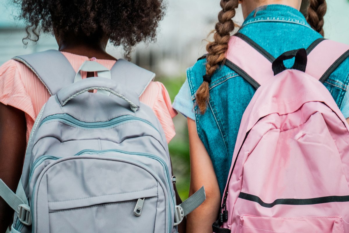 childrensofms's tweet photo. A backpack that's too heavy or worn incorrectly can cause back, neck and shoulder pain in kids. 🎒 Learn how to choose the right fit, pack school supplies safely and help your child carry their backpack comfortably: https://t.co/w1UZsHBrWa https://t.co/cA2ezbk43j
