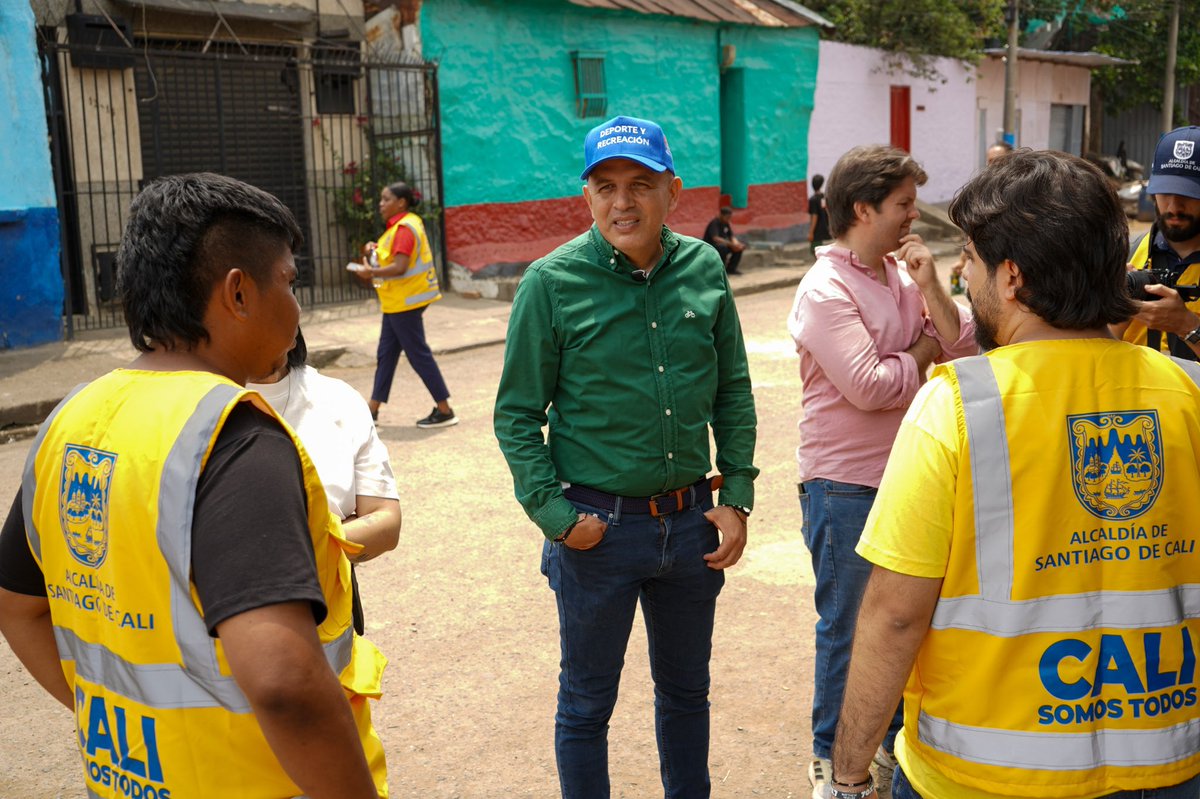 ALEXCAMINA's tweet photo. Porque renovar a Cali no es solo transformar espacios, es reconstruir tejido social, recuperar la confianza y devolvernos el orgullo de ser caleños.

 Con trabajo en equipo, compromiso y mucho amor por nuestra ciudad, seguimos recuperando a Cali bajo el liderazgo de @alejoeder https://t.co/H5KJ55OEbM