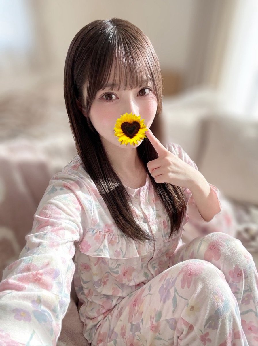 marin__days's tweet photo. Xを始めてまだ3日なのに
毎日会いに来てくれる人がいて
まりん嬉しくなっちゃった🤭

頑張ったまりんへの
ご褒美はどれにしてくれる？💓

①ぎゅー
②よしよし
③いっぱい褒める

好きなの教えてくれたら
まりんからお返事するね😘 https://t.co/Z1rbLS663U