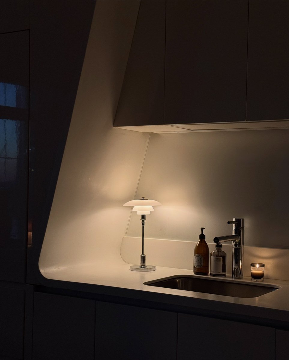 interiorsuckerr's tweet photo. Moody apartment in NYC https://t.co/GLRsIeX85B