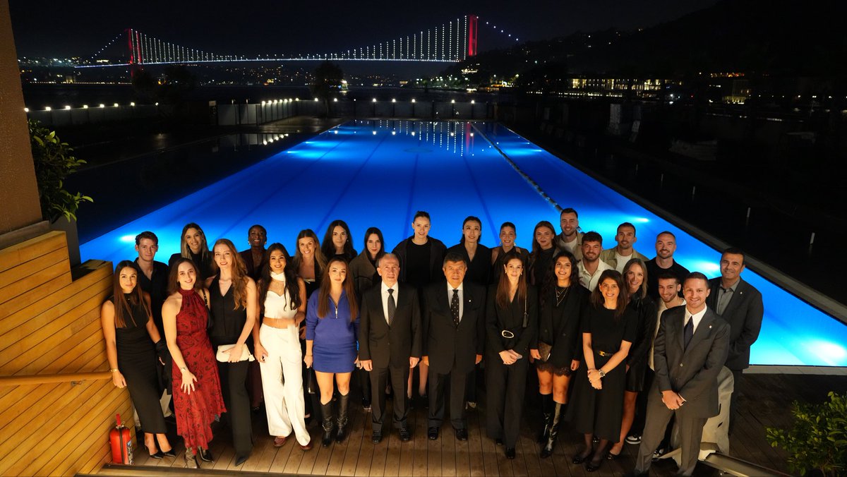 GSVoleybol1905's tweet photo. Galatasaray Daikin Kadın ve Galatasaray Madeş Mobilya Erkek Voleybol Takımlarımız sezona merhaba yemeğinde bir araya geldi. 💛❤️

🦁 | #RuhunlaKükre #FileninAslanları #GoforSuccess https://t.co/TESR9bHvCY