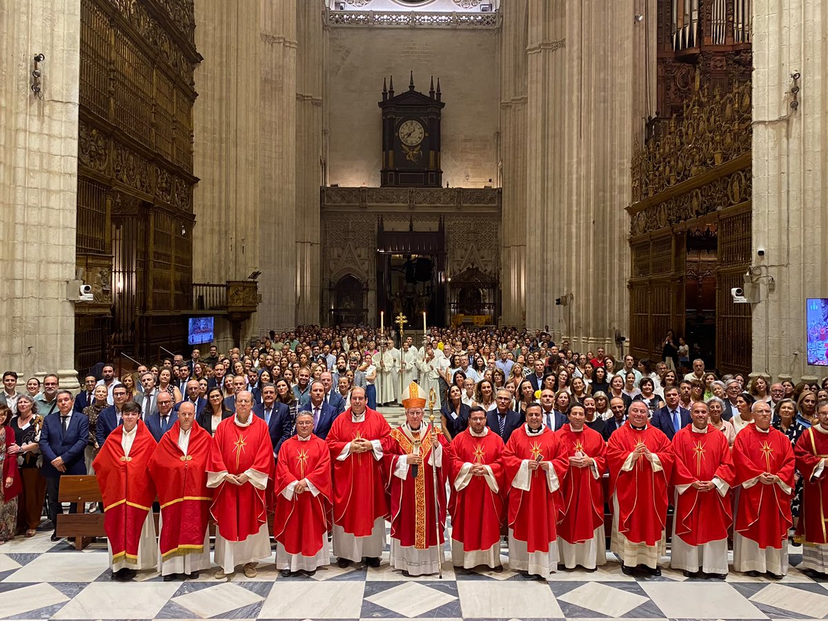 Archisevilla1's tweet photo. @ecclesiacope @ecatolicas @CEUAndalucia @CatedraldeSev .@ArzobispoSaiz: "El profesor cristiano está llamado a ser evangelizador” 🗣️ https://t.co/fHatZIUwS2 https://t.co/GxNNdG2J6A