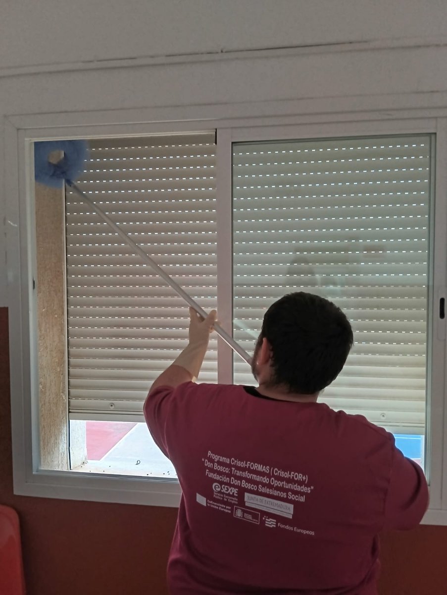 funddonbosco's tweet photo. Los alumnos y alumnas del Programa Crisol Formas “Don Bosco: Transformando Oportunidades” ha comenzado hoy una nueva etapa de su formación con el inicio de las prácticas en el Colegio Salesiano Ramón Izquierdo de Badajoz. https://t.co/FWWImvPFMv