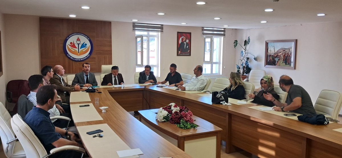 KaynarcaMem's tweet photo. Türkiye Yüzyılı Maarif Modeli (TYMM) kapsamında ilçemizde toplantı gerçekleştirildi. Modelin okullarımızdaki uygulama süreçleri ve yeni dönem çalışmaları ele alındı. 📚 #KaynarcaMEM #TYMM https://t.co/w10S6MBcpo