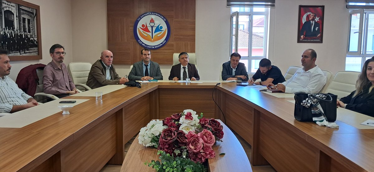 KaynarcaMem's tweet photo. Türkiye Yüzyılı Maarif Modeli (TYMM) kapsamında ilçemizde toplantı gerçekleştirildi. Modelin okullarımızdaki uygulama süreçleri ve yeni dönem çalışmaları ele alındı. 📚 #KaynarcaMEM #TYMM https://t.co/w10S6MBcpo