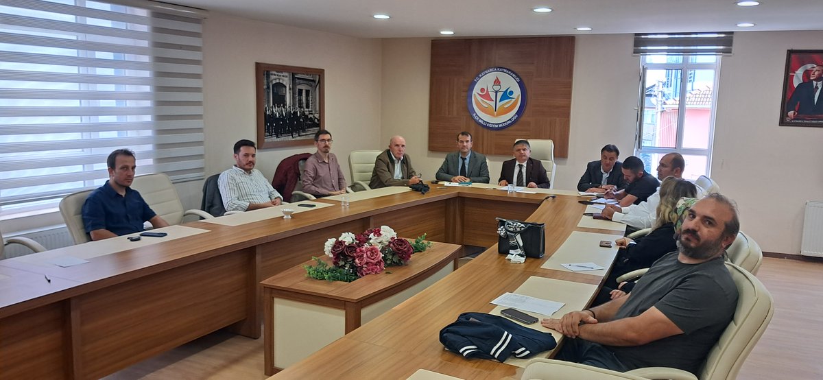 KaynarcaMem's tweet photo. Türkiye Yüzyılı Maarif Modeli (TYMM) kapsamında ilçemizde toplantı gerçekleştirildi. Modelin okullarımızdaki uygulama süreçleri ve yeni dönem çalışmaları ele alındı. 📚 #KaynarcaMEM #TYMM https://t.co/w10S6MBcpo