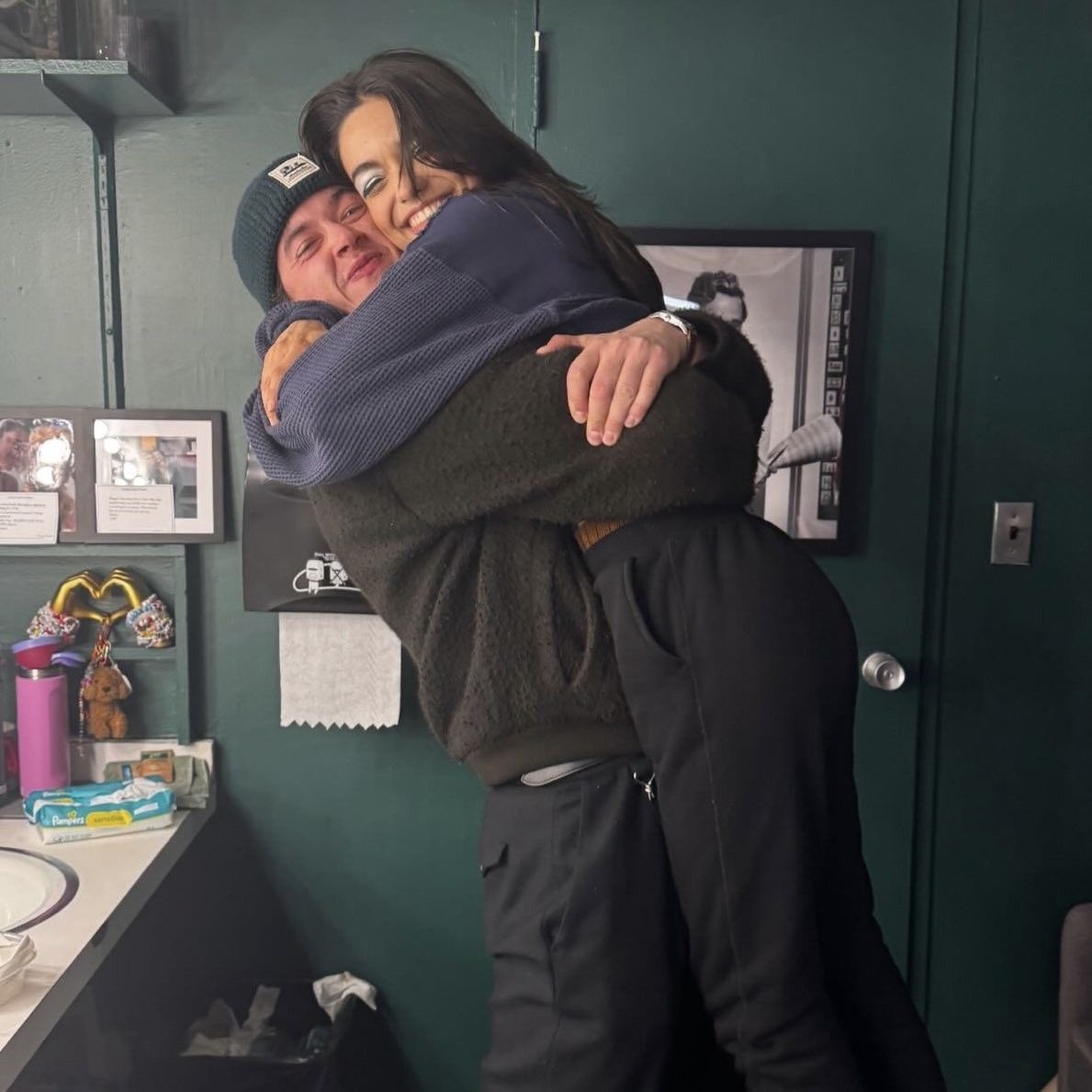 zeglianswiftie's tweet photo. so when rachel visits tom for his broadway debut will we get one of these or will she be picking him up? https://t.co/t9o0XcrHSp