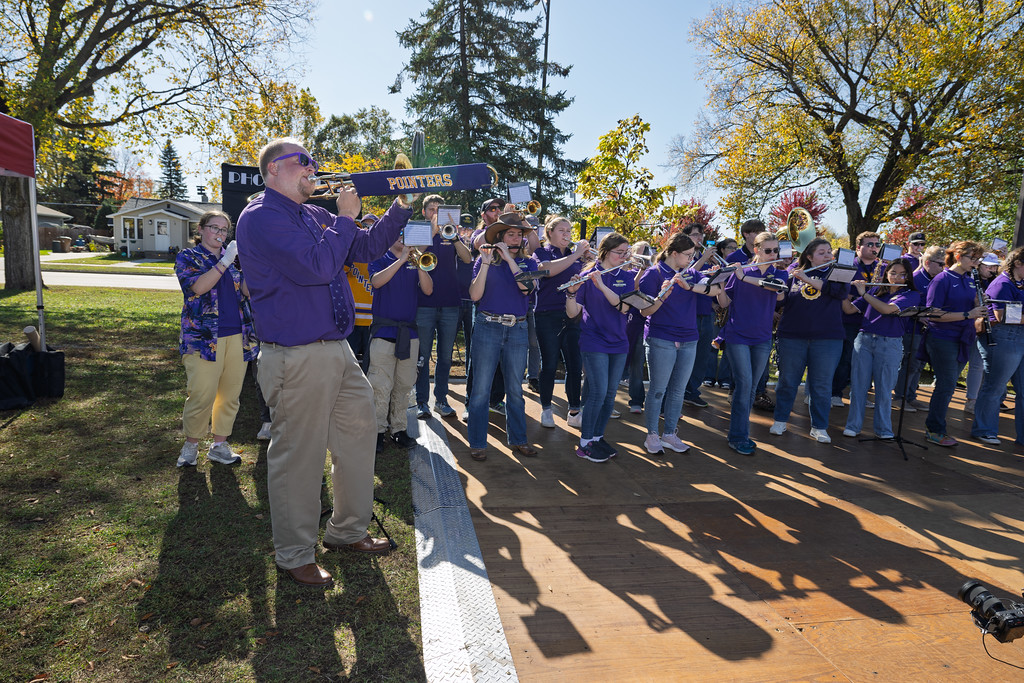 UWStevensPoint's tweet photo. Homecoming festivities begin next week! Visit https://t.co/ow7wXBQLlI to see what activities are taking place! 💜 💛 https://t.co/DbxueQDEgf