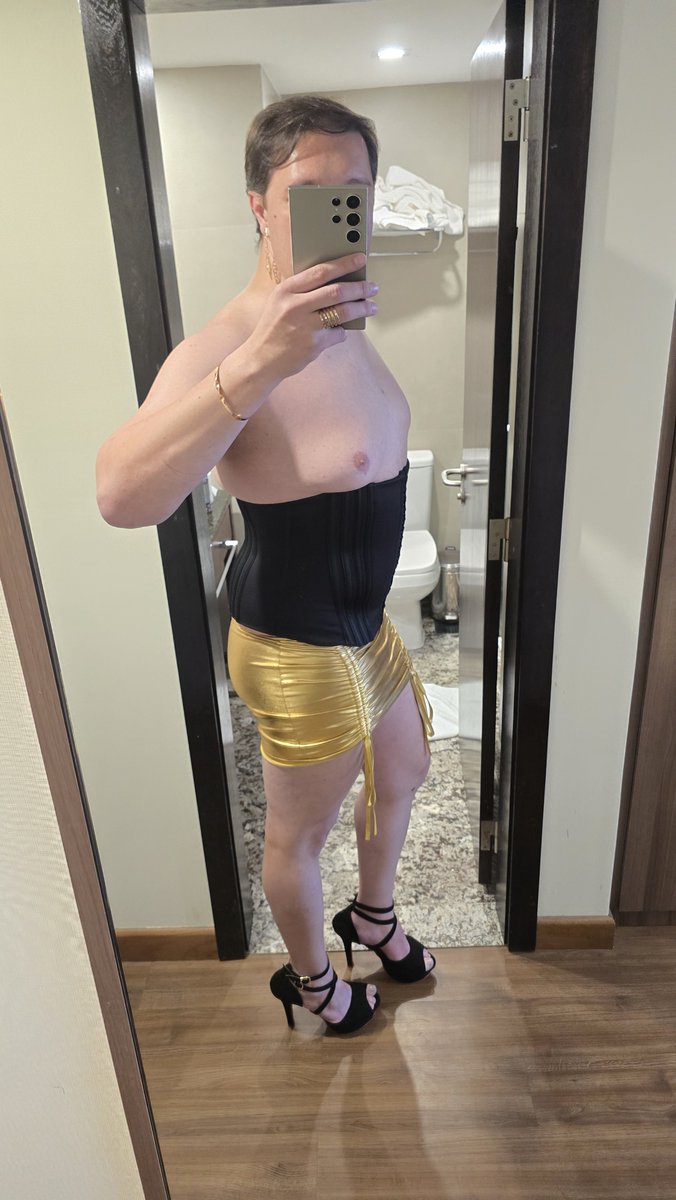 IsabelaCdzinha's tweet photo. E esse look? https://t.co/b1komGJUH9