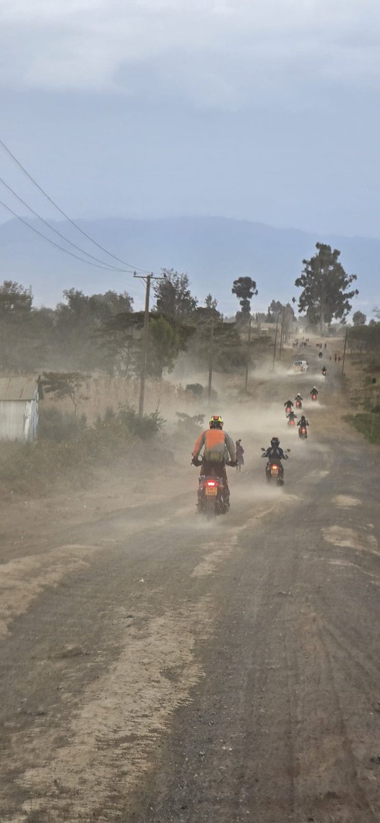 Hell_Charm's tweet photo. Kenya day 7 - so much dust and sand. But turns out that's the offroad terrain I have some talent for. I am tired but it really was a bonding experience with the group. https://t.co/McMe0gPlX3