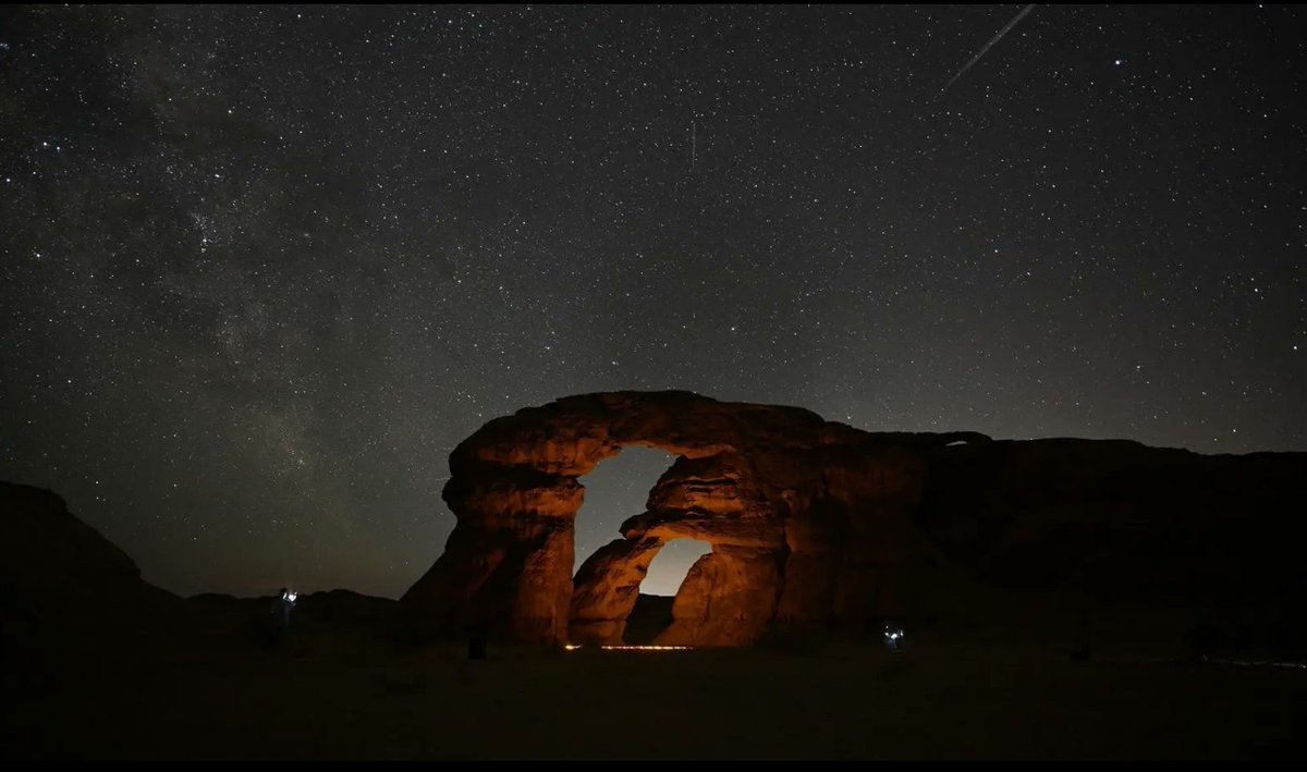SaudiEvent's tweet photo. العلا .. وجهة للسياحة الفلكية  

• إقبال من الزوار لرصد النجوم خلال #أسبوع_الفضاء_العالمي.
• سماء صافية وتلوث ضوئي منخفض وتجارب لرصد الكواكب وتصوير النجوم.
• مواقع معتمدة من منظمة DarkSky الدولية.
• منارة العلا يقدم تجارب رصد وورشًا تفاعلية في علوم الفلك والفضاء.

📍 #العلا