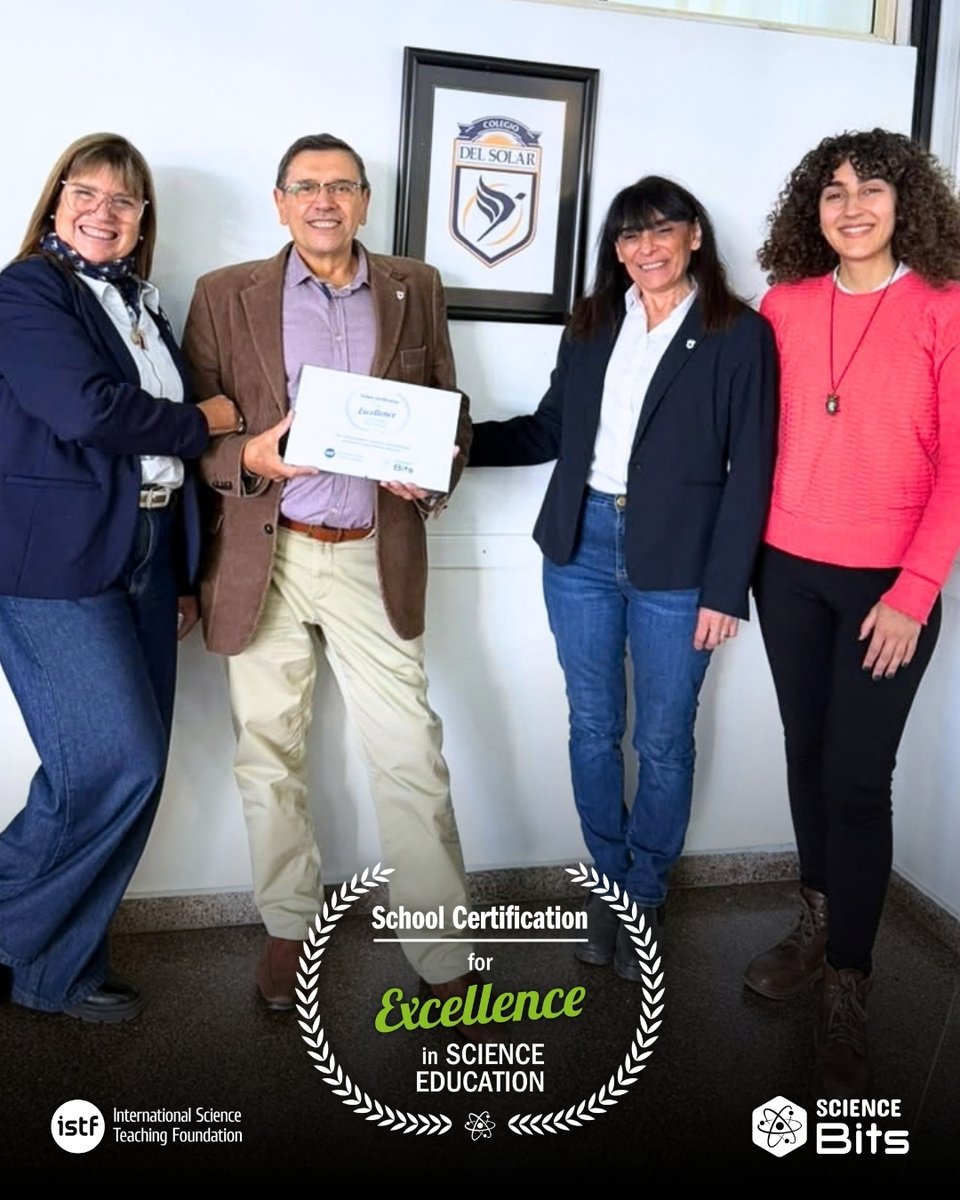 ISTFoundation's tweet photo. 🎖️ El Colegio del Solar 🇦🇷 ha recibido el Certificado de Excelencia en Educación Científica, un reconocimiento al trabajo que realiza su equipo docente.
Durante la entrega, Rubén Orden, coordinador del área de Ciencias, explicó que el profesorado utiliza @ScienceBits en el aula, tanto en español como en inglés, y destacó los resultados positivos de las evaluaciones y de las actividades que el alumnado realiza en casa.
¡Enhorabuena a todo el equipo del Colegio del Solar!

¿Qué es el Certificado de Excelencia en Educación Científica que otorga la @ISTFoundation ? 👉 https://t.co/3cbF4lncy5