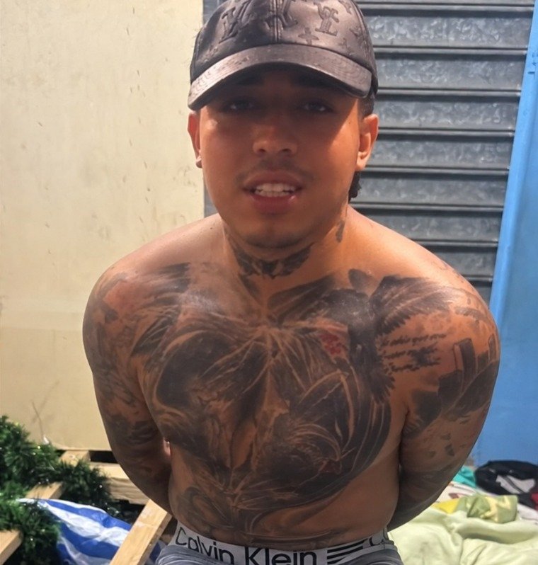 AlfredVareto's tweet photo. @WestCOL No llevas a tu novio también a que te amarre? https://t.co/8f7XdQ2Kh4