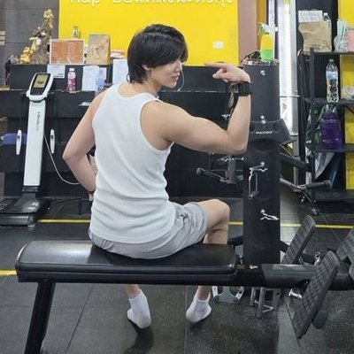 Jd_lily10's tweet photo. Holy muscles https://t.co/z0oNRMJ30N