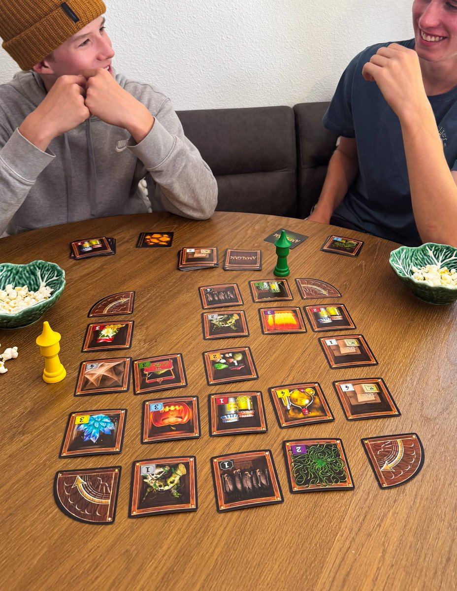 SimplyFun's tweet photo. 🧙 In Amalgam, players ages 8 and up need a sharp memory and clever strategy to gather the right ingredients to brew potent potions like a true wizard!

 Enjoy 15% off Halloween Games until 10/11.

Shop Halloween Games:
https://t.co/k5GvyOCNYd https://t.co/TWnTymBgPU