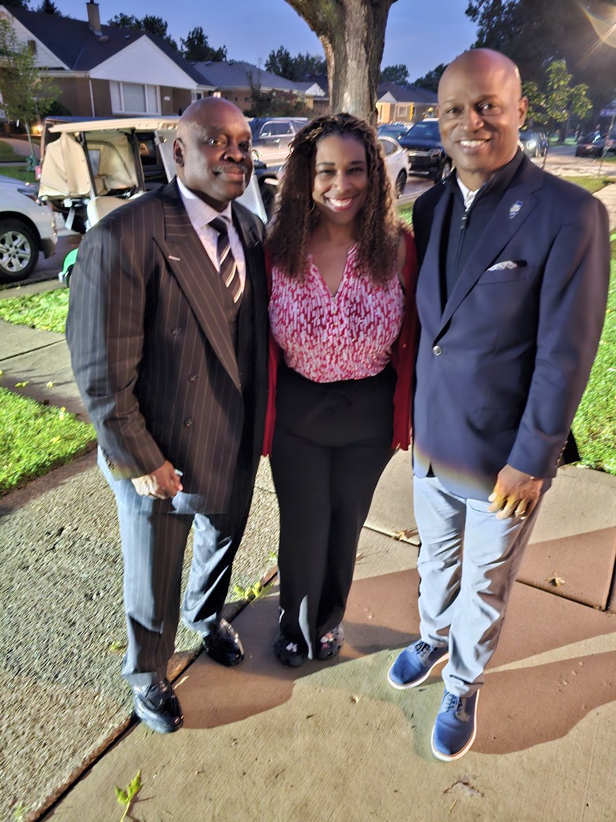 provisodems's tweet photo. Great weekend in Proviso Township! Speaker Emanuel "Chris" Welch, Bellwood Mayor Andre Harvey, &amp; Maywood Mayor Nathaniel George Booker were in Westchester to back Village Trustee Victoria Vann’s re-election campaign. With less than 30 days to Election Day—Winners do the work! https://t.co/HufH1TFYkh