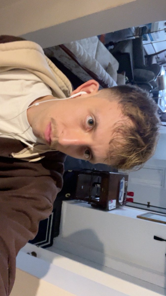 Cazaville_'s tweet photo. Hair dresser made me look Czech twink af https://t.co/IPZFTfaY3s