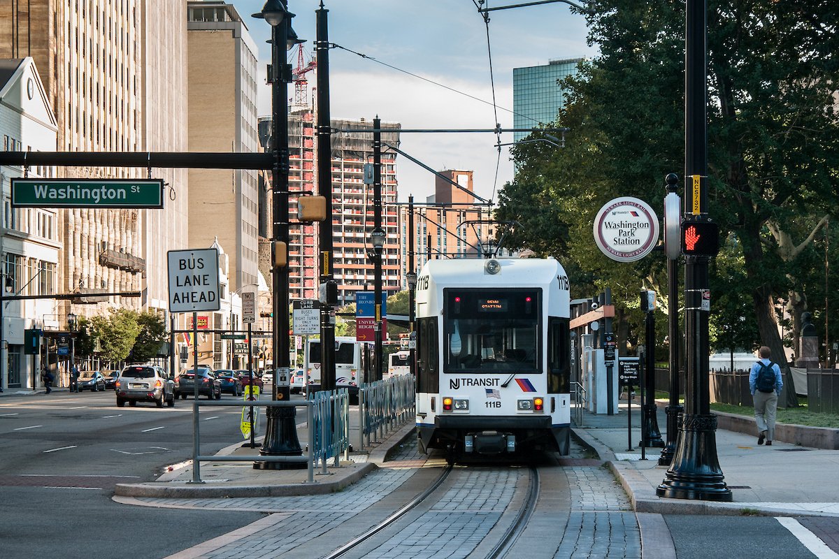 NJTPA's tweet photo. Residents who spend their time #downtown consistently rate their experience more highly, regardless of how often they visit. “Getting people to stay longer is as important as getting them there in the first place.” More from #InTransitionMag: https://t.co/7FE2OqzjDI https://t.co/IQVbMcDExD