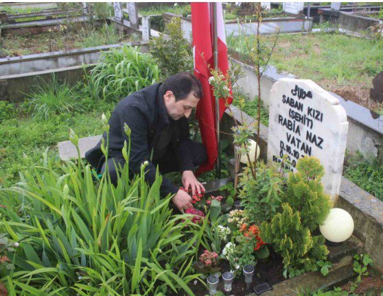 VatanSaban's tweet photo. Her akşam saat 22;00 de 
#RabiaNazİçinAdalet 
Diyoruz. 

Duyun artık 
Gereken yapılsın artık
Yeter bu kadar katilleri korumanız 

Çocuk canı ahı elbet birgün dahli olan herkese vurur. https://t.co/kB1KJ3AOpU