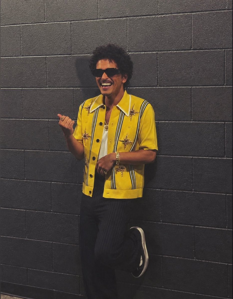 mekianaaaa's tweet photo. #HappyBirthdayBrunoMars https://t.co/J6RNxbPlFN