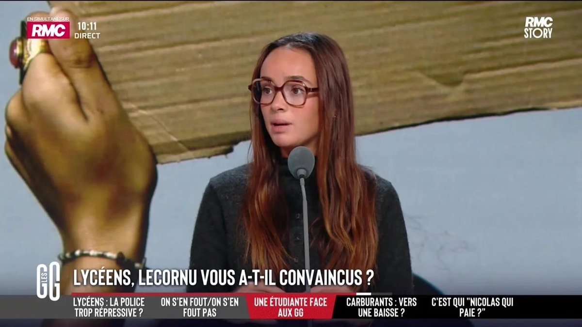 LBleuBlancRouge's tweet photo. 🗣️ Louise Montangon :

« On dit que Sciences-Po est une élite, mais ça n’a rien d’une élite ! Ils n’ont cours que six mois dans l’année tellement il y a de blocages, plus personne n’a envie de les faire travailler à la sortie. Ça ne m’étonne pas qu’ils finissent tous collaborateurs parlementaires chez LFI ! » 

Elle dit tellement les termes la Queen 👑🫶🏻👏🏻