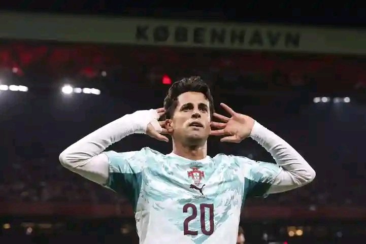 Lteefko100's tweet photo. جوردي كارنيه(SPORT):
رغم توقيت التوقف الدولي وضغط السفر والدقائق، خرج برشلونة منه بحصيلة إيجابية ودون إصابات خطيرة
لامين يامال سجل 4 أهداف وصنع واحدًا مع إسبانيا
داني أولمو صنع 3 أهداف
كانسيلو سجل هدفين مع البرتغال
غوردون سجل 3 وصنع واحدًا مع إنجلترا
بينما حصل كوندي على 180 دقيقة https://t.co/lSAV9UmcDD