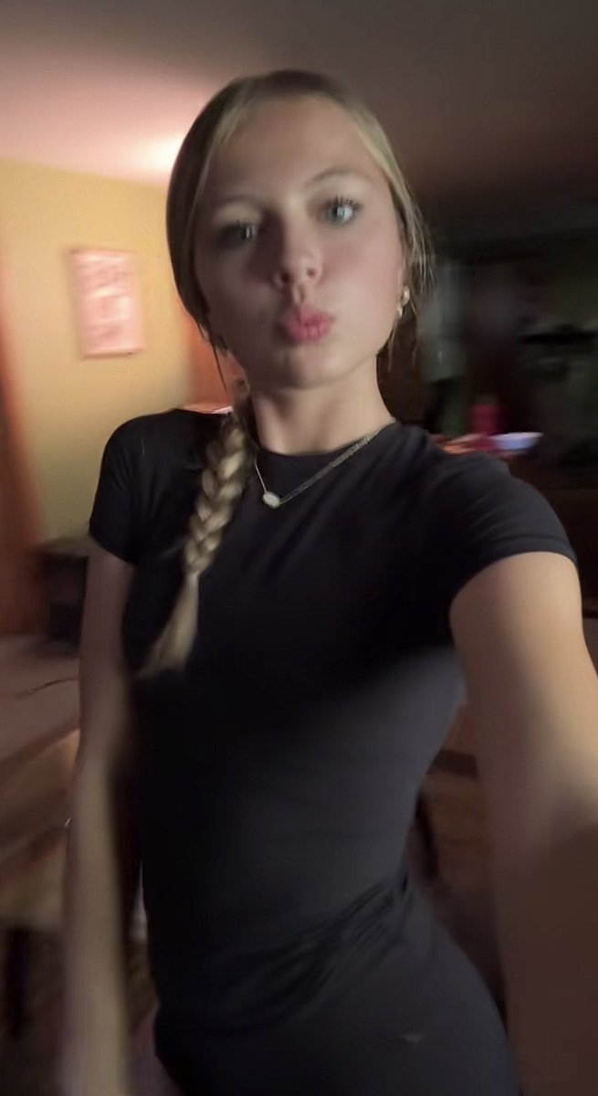 _IRLBops_'s tweet photo. She’s back with a new account
@Lilligirlllll https://t.co/hlsDwbJQuP
