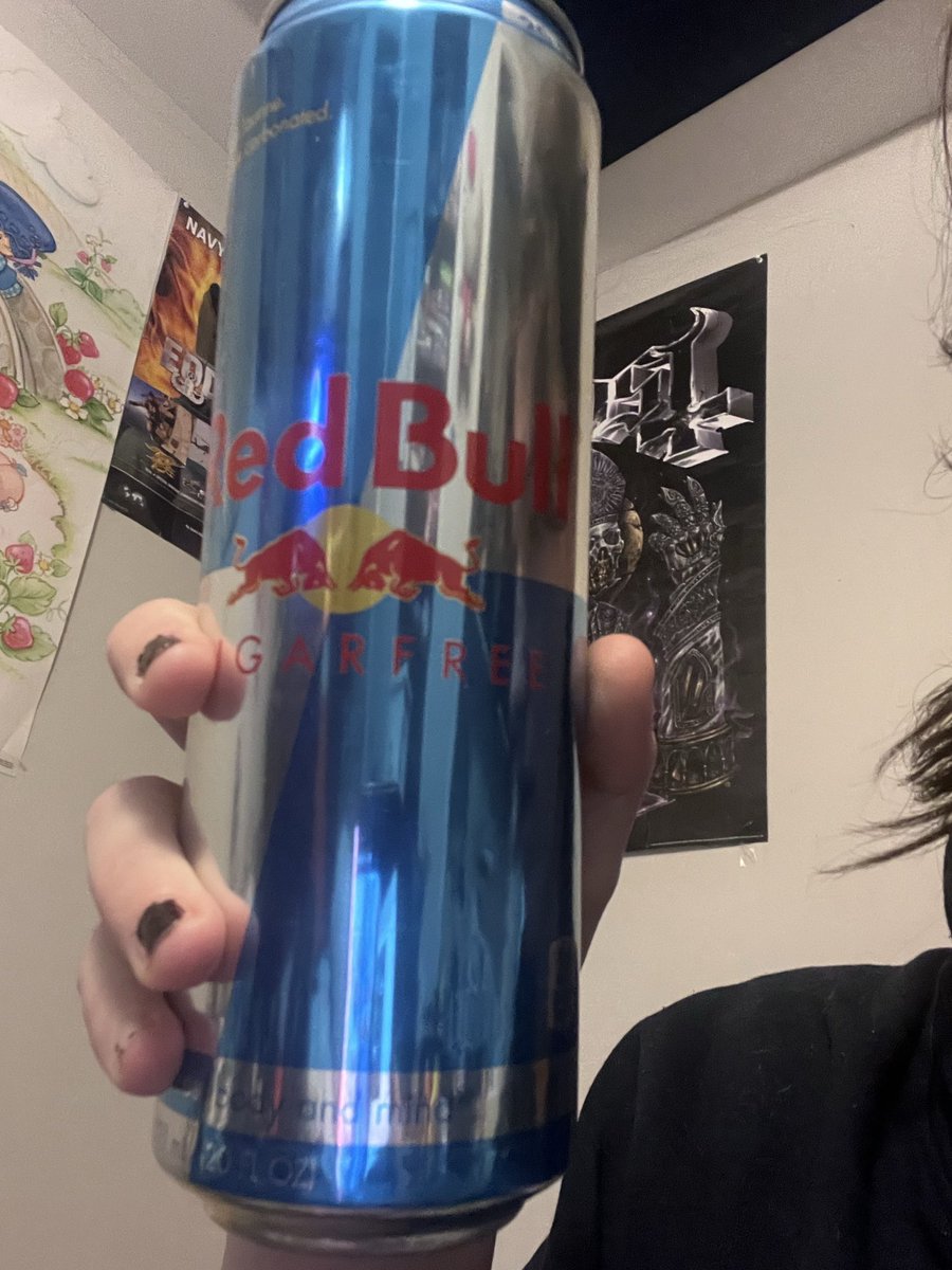 skullrexia's tweet photo. 20oz sugar free redbull 🤤 (dm my nails my sister painted them :) ) https://t.co/4rjKxrbXRD
