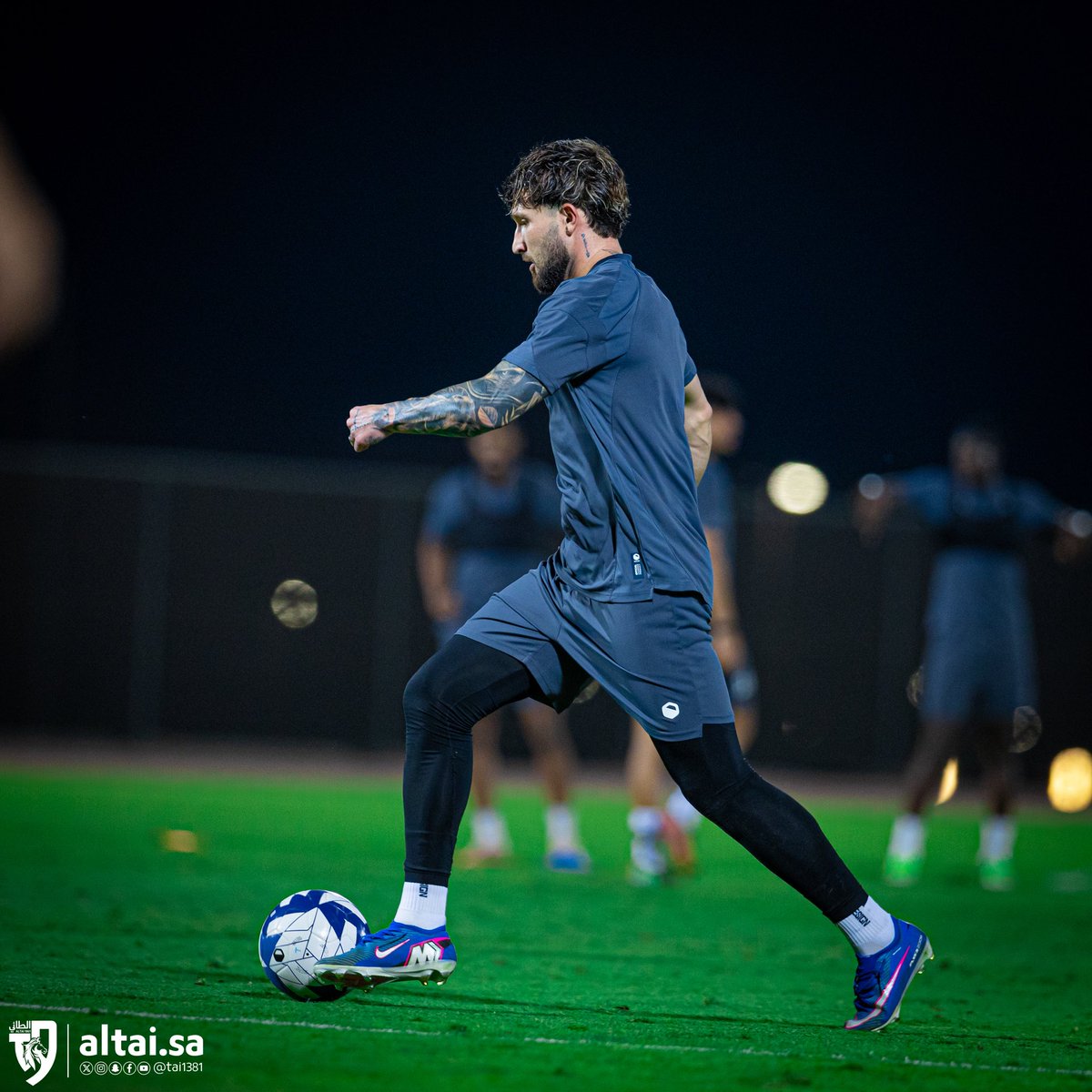 tai1381's tweet photo. تـدريبات متواصلة وعـمل لا يتوقـف 💪🏻

#الطائي | #فارس_الشمال 🩶 https://t.co/qcjn8xkYgh