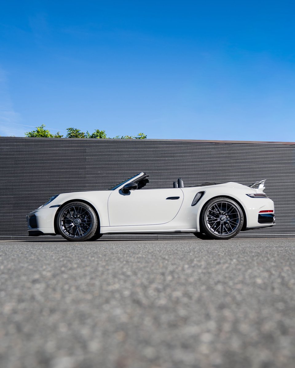 RomansCars's tweet photo. The new 992.2 Turbo S Cabriolet.

701bhp with the roof down, and somehow still a daily driver. 💨 https://t.co/UEHv1mWftA